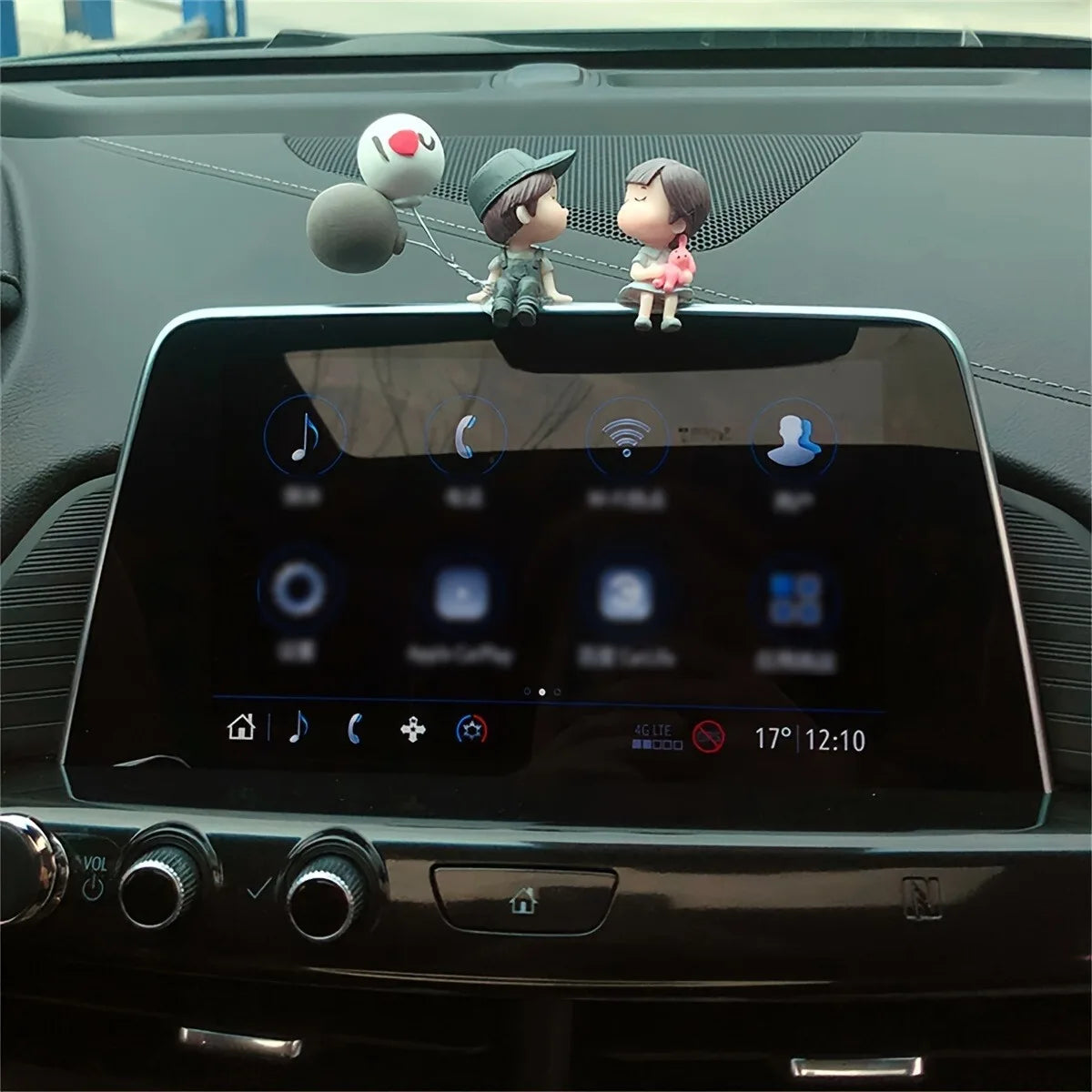 Couple Figurines with Balloons — Car Dashboard Decoration